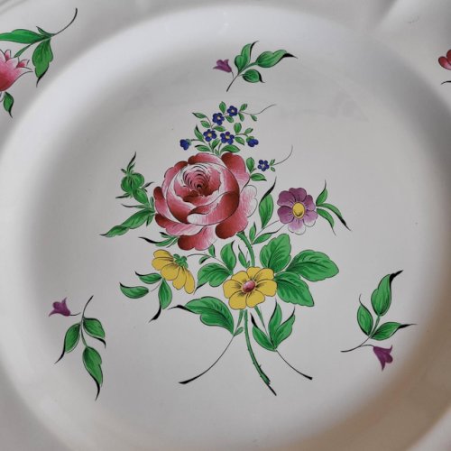 Grand plat rond KG Lunéville Réverbère, faïence de lest, décor floral