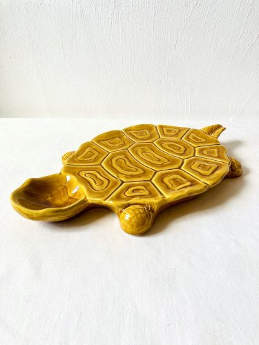 Grand plat tortue en faïence jaune moutarde, vintage années 1950-1970