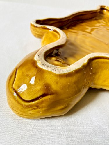 Grand plat tortue en faïence jaune moutarde, vintage années 1950-1970