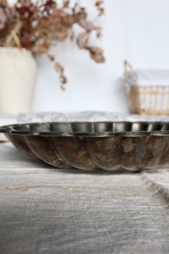 Grand plat vintage coquillage en métal argenté brillant