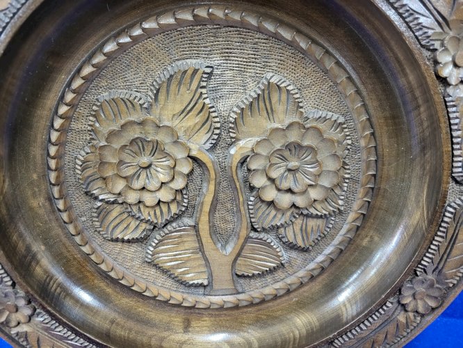 GRAND PLATEAU EN BOIS SCULPTE A LA MAIN