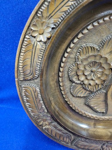 GRAND PLATEAU EN BOIS SCULPTE A LA MAIN