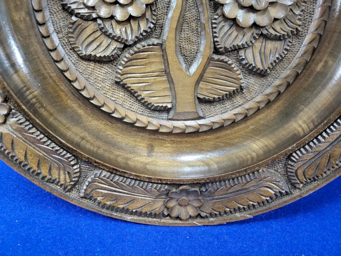 GRAND PLATEAU EN BOIS SCULPTE A LA MAIN