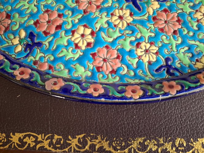 Grand plateau en émaux de Longwy 36 cm avec réparation
