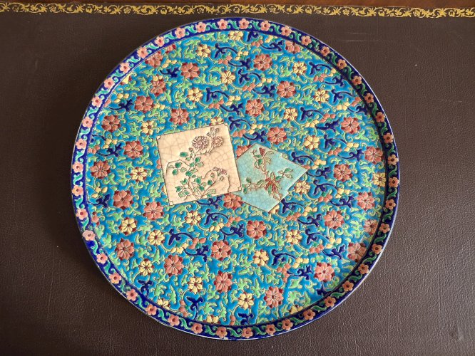 Grand plateau en émaux de Longwy 36 cm avec réparation