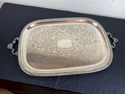 Grand plateau en métal argenté décor feuillage 68 x 40