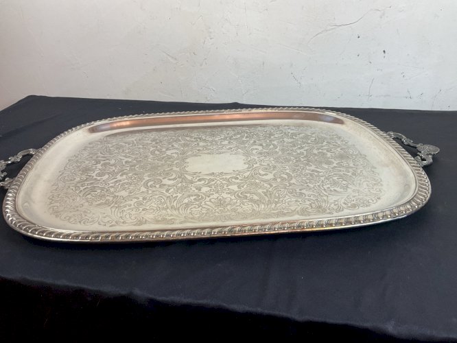 Grand plateau en métal argenté décor feuillage 68 x 40