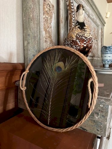 Grand plateau vintage rotin corde et plume de Paon ?