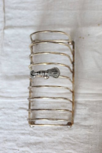Grand porte-toast vintage métal argenté - Détail nœud de rideau