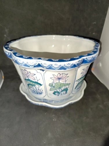 grand pot avec soucoupe asiatique à decor floral en bon etat