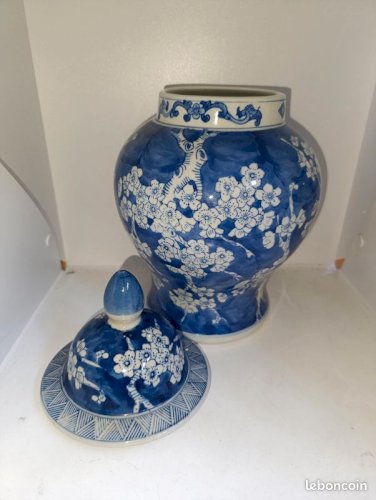 Grand pot / vase à gingembre dorigine chinoise signé sous la base type Prunus en bon etat (made in chiner)