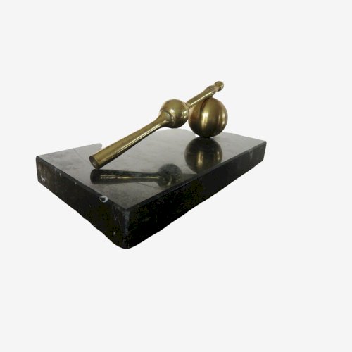 GRAND PRESSE PAPIER EN LAITON DORE SUR SOCLE EN MARBRE ANNEES 70 VINTAGE -2,7KG 