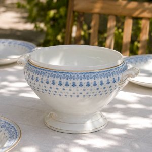 Grand saladier de 1909 en porcelaine Oscar Shaller bleu et or