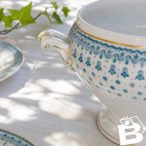 Grand saladier de 1909 en porcelaine Oscar Shaller bleu et or