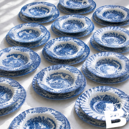 Grand service en faïence anglais 35 pièces signé Staffordshire Churchill