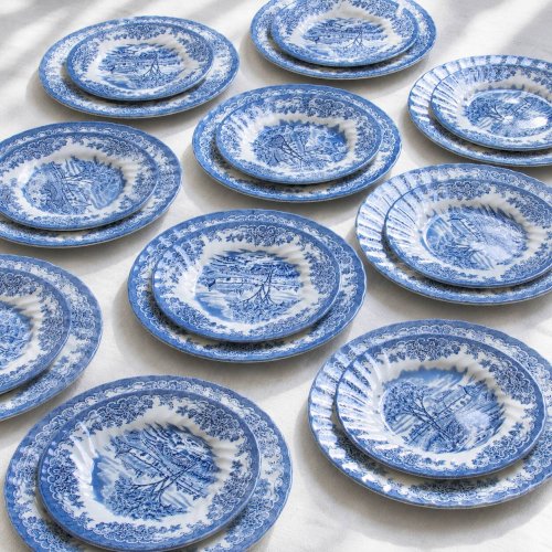 Grand service en faïence anglais 35 pièces signé Staffordshire Churchill