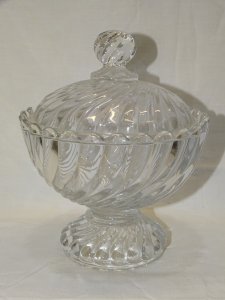 - LARGE SUGAR BOWL WITH COVER BACCARAT TWISTED BAMBOO Marked underneath & lid D
