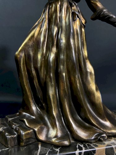 Grand sujet féminin Art Déco sculpture à l'élégante 1920-1930