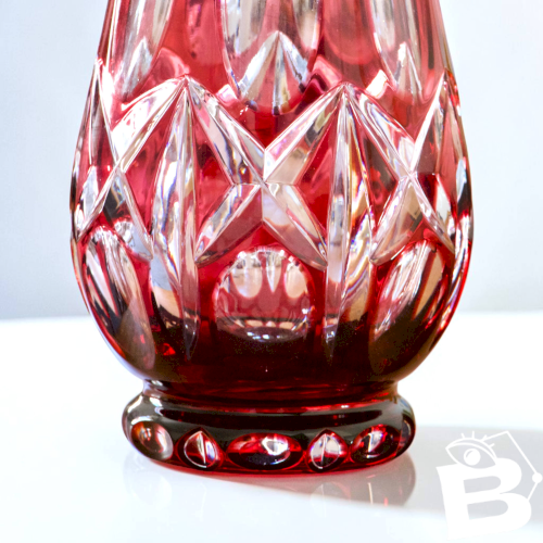 Grand vase allemand ancien en cristal rubis signé WMF