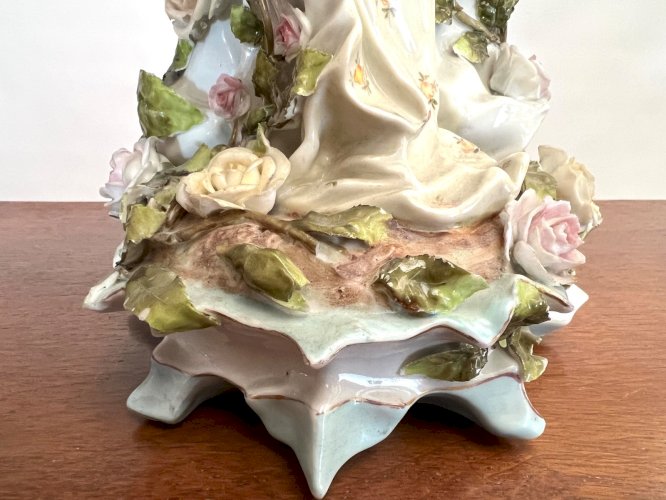 Grand Vase Art Nouveau Allemand Femme Roses Porcelaine vers 1900