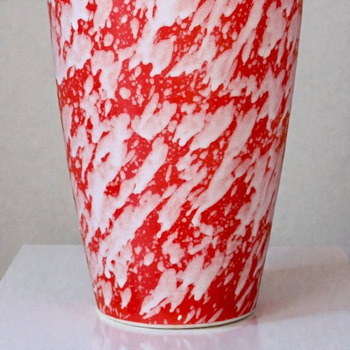 Grand vase artisanal en céramique émaillée rouge moucheté blanc