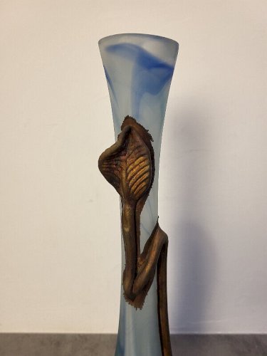 GRAND VASE BLEU CLAIR EN PATE DE VERRE SIGNEE F. SILVIY REF JE