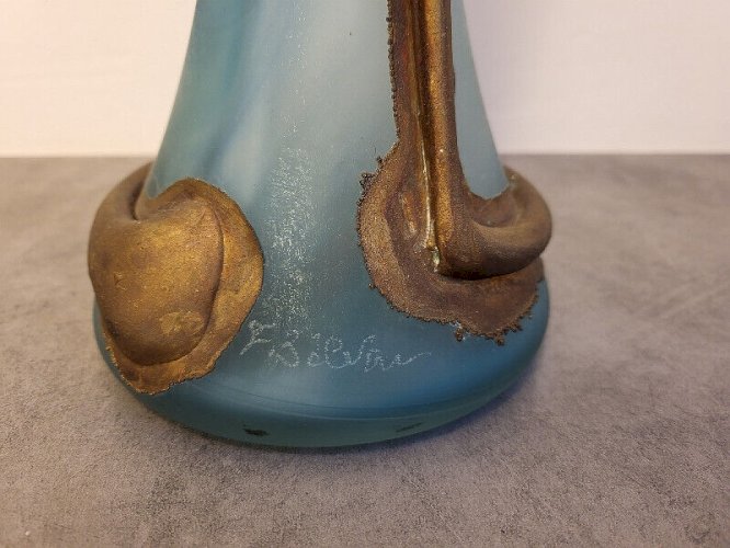 GRAND VASE BLEU CLAIR EN PATE DE VERRE SIGNEE F. SILVIY REF JE
