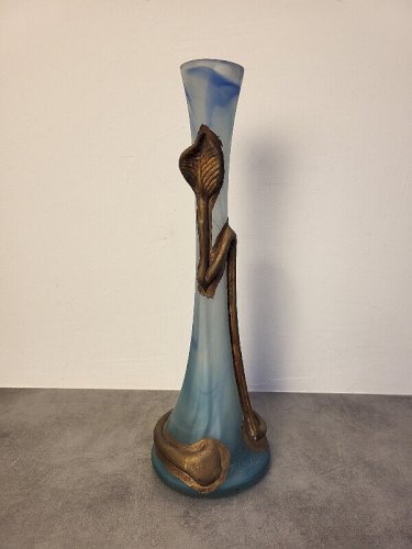 GRAND VASE BLEU CLAIR EN PATE DE VERRE SIGNEE F. SILVIY REF JE