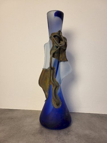 GRAND VASE BLEU EN PATE DE VERRE SIGNEE F. SILVIY REF JE