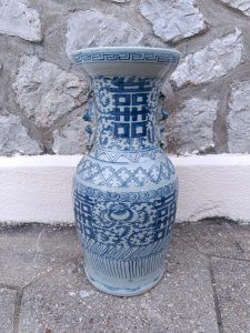 large Chinese vase 19th century? in good condition