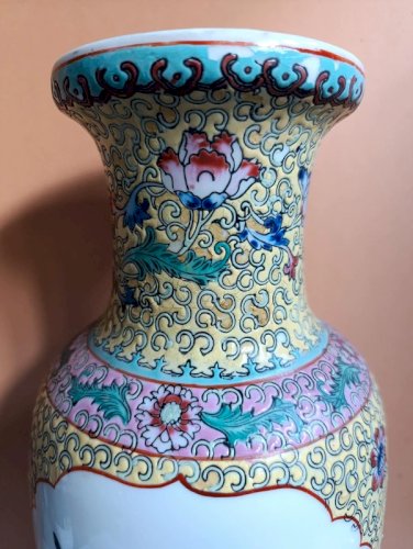 grand vase chinois en porcelaine à decor doiseaux et floral en bon etat