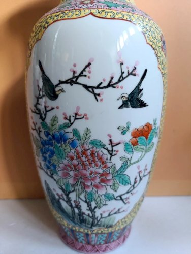 grand vase chinois en porcelaine à decor doiseaux et floral en bon etat