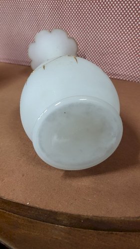 GRAND VASE EN OPALINE ET DORURE
