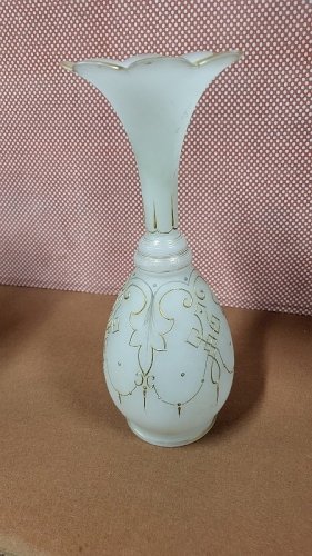 GRAND VASE EN OPALINE ET DORURE