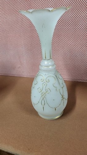 GRAND VASE EN OPALINE ET DORURE