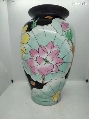 Grand vase en porcelaine asiatique à decor floral en bon etat