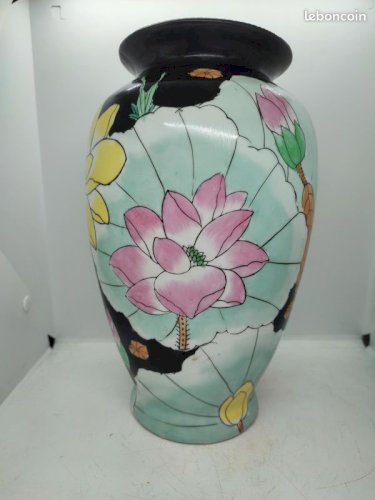 Grand vase en porcelaine asiatique à decor floral en bon etat