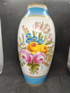 grand vase en porcelaine de limoges à decor floral fait main signé P. Brunhes en bon etat
