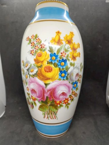 grand vase en porcelaine de limoges à decor floral fait main signé P. Brunhes en bon etat