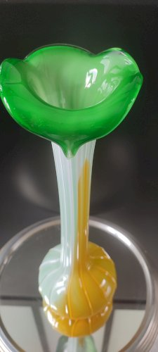 Grand vase en verre soufflé , Verrerie artistique années 70.