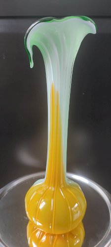 Grand vase en verre soufflé , Verrerie artistique années 70.