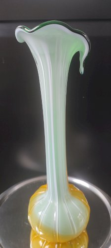 Grand vase en verre soufflé , Verrerie artistique années 70.