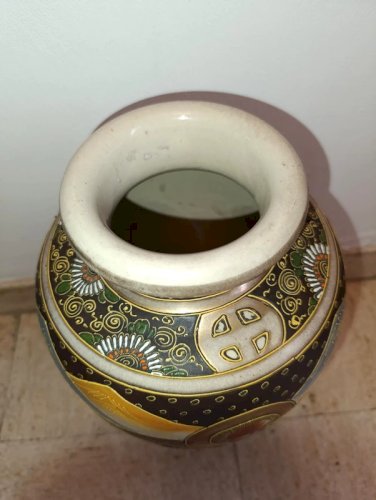 grand vase japonais satsuma a decor de personnage et paysage en bon etat