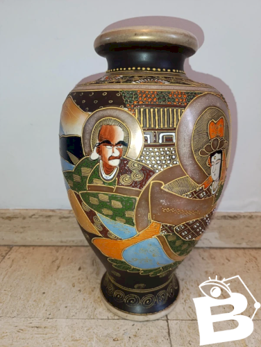 grand vase japonais satsuma a decor de personnage et paysage en bon etat