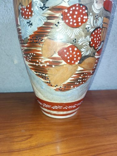 grand vase japonais satsuma à decor de personnages et floral en bon etat