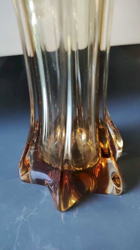 Grand Vase Murano Sommerso/ Italie Forme Etoile/en verre d Art soufflé à dégradés de tons vert émeraude/ambre. Dim 30 x 20 cm 