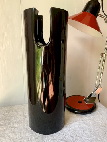 Grand vase rouleau noir design 1980