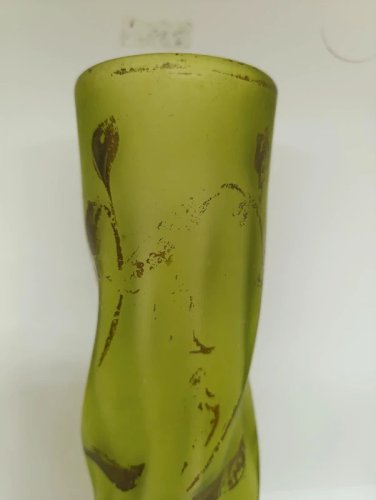 grand vase torsade legras à decor floral en etat correct