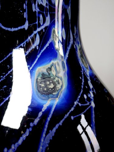 Grand vase verrerie d'art violet à inclusions paillerons d'argent vintage