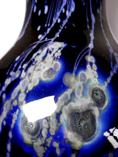 Grand vase verrerie d'art violet à inclusions paillerons d'argent vintage